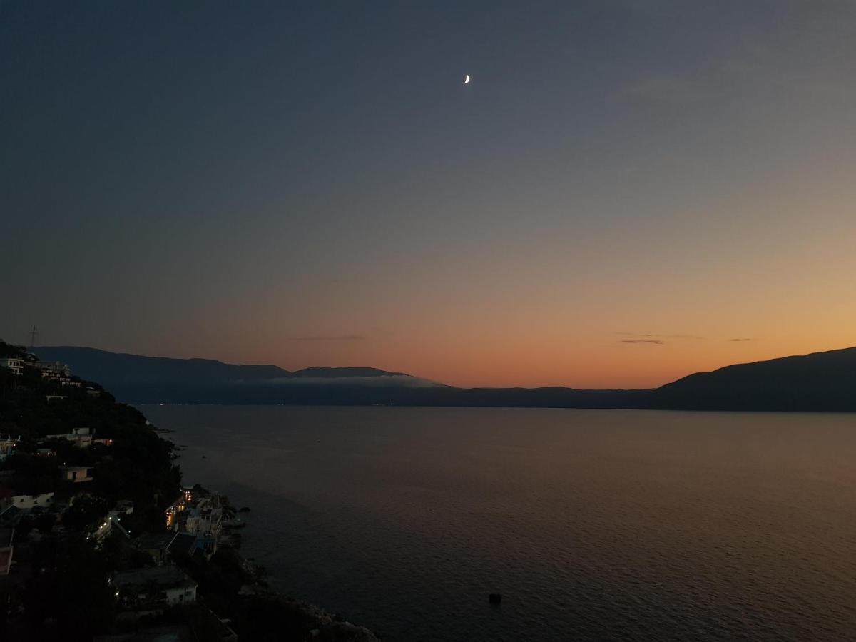 Nuna 's * Vlore
